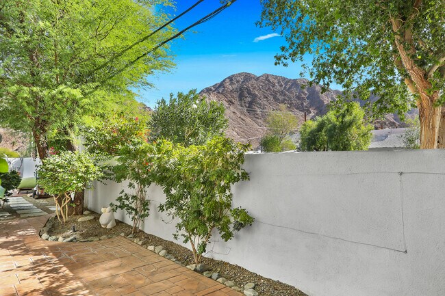 Building Photo - 53980 Avenida Mendoza