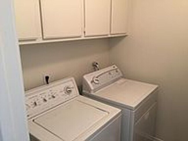 Building Photo - 1036 Pan Ct