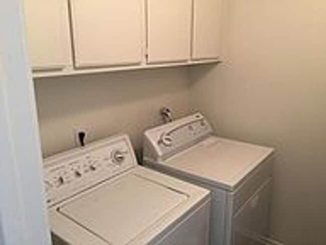 Building Photo - Beautiful 3 bd/2.5 bath Newbury Park Home