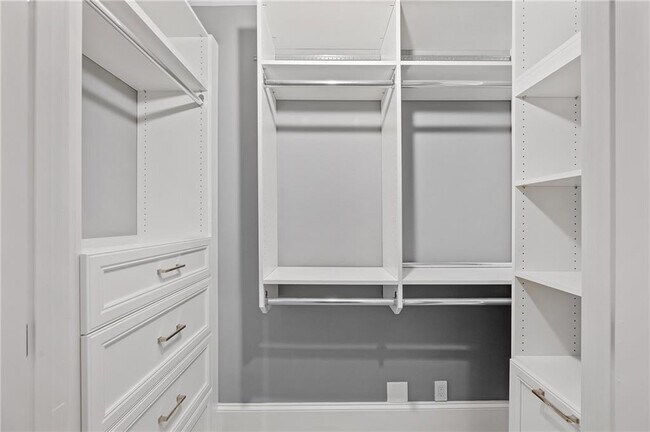 Building Photo - 2575 Peachtree Rd NE