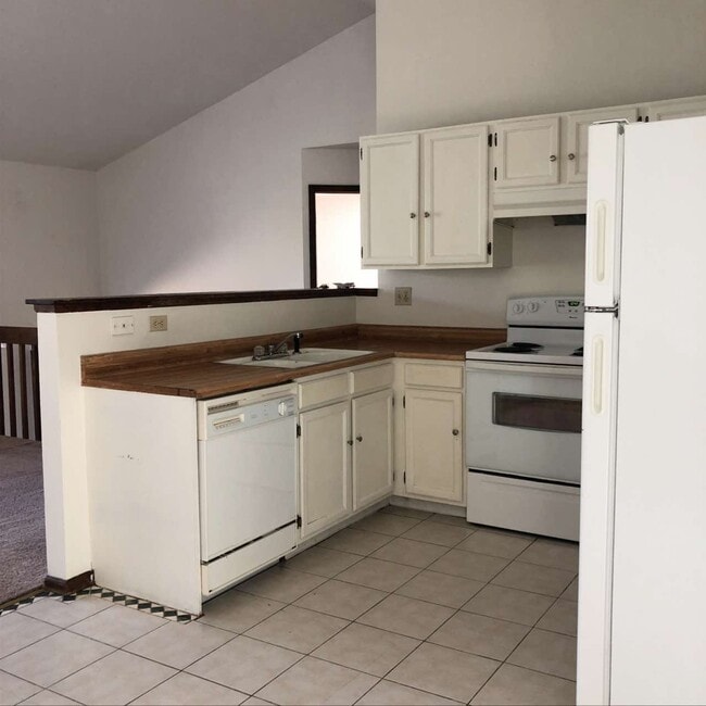 Building Photo - 725 Marigold Ln
