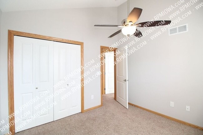 Building Photo - 3052 SW Arlan Ln