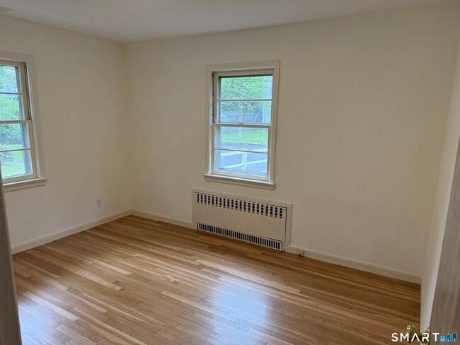 Building Photo - 17 Oenoke Pl