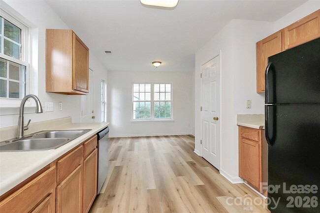 Building Photo - 1215 McAllister Dr