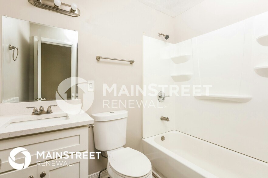Building Photo - 454 Roxbury Dr