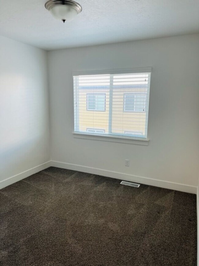 Building Photo - Beautiful 2018 townhome with 2 car garage and tall ceilings.