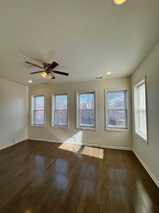 Building Photo - 1748 N Austin Ave