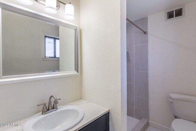 Building Photo - 3325 S Shafer Dr