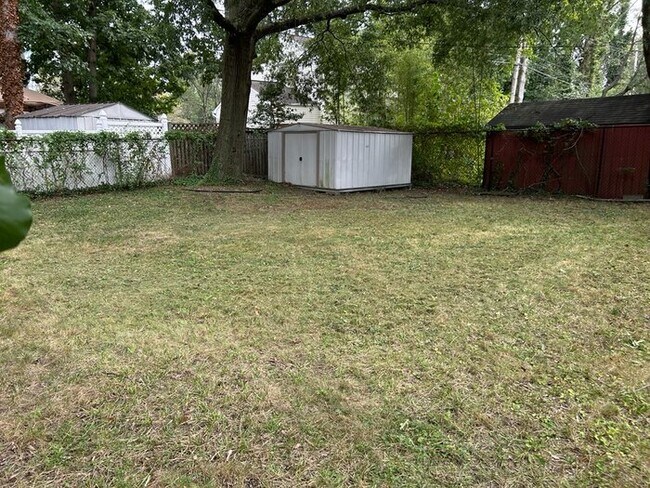 Building Photo - Charming 3 Bed, 2 Bath Ranch-Style Colonia...
