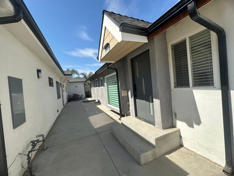 Building Photo - 10863 Nettleton St