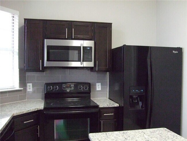 Building Photo - 505 Picketts Dr