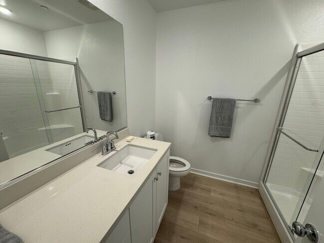 Building Photo - 4100 E Cir Paseo