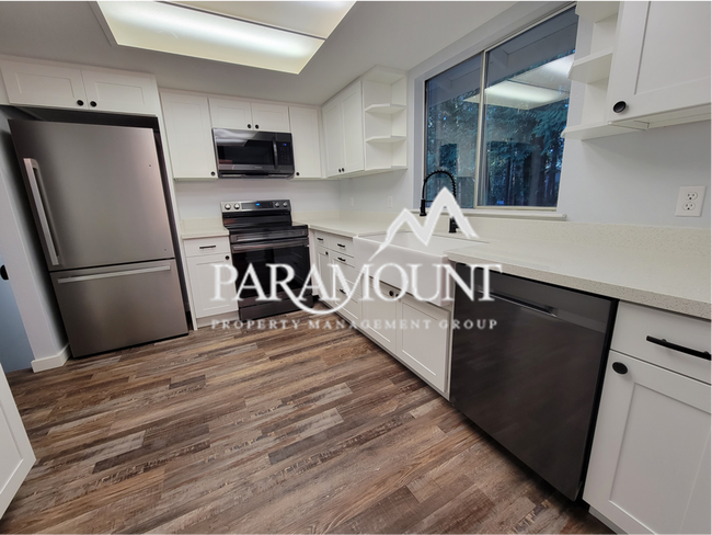 Building Photo - Cute & Fully Remodeled Home in Quiet Neighborhood!