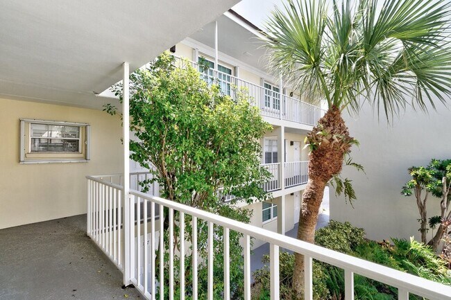Building Photo - 1441 Ocean Dr