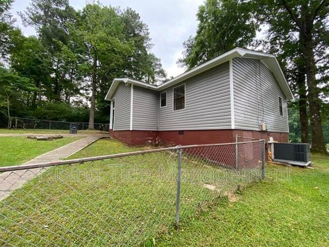 Building Photo - 125 Oak Ave