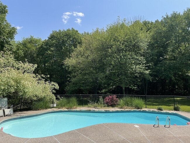 Building Photo - 4 Chestnut St