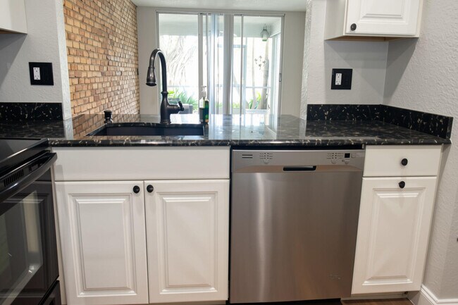 Building Photo - 9311 Orange Grove Dr