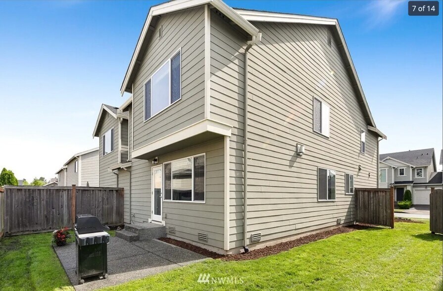 Building Photo - 14012 33rd Dr SE