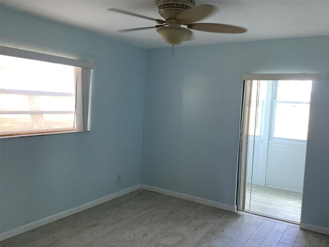 Building Photo - 70 Normandy B