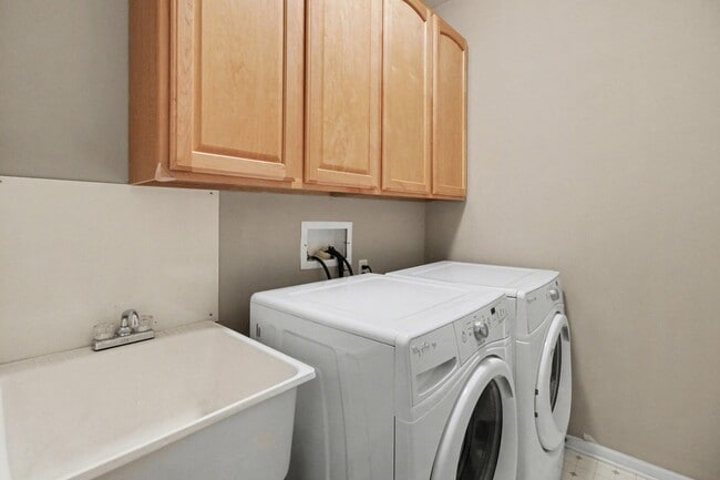 Building Photo - 41785 Mitchell Rd