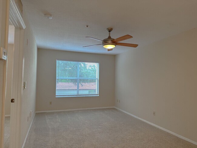 Building Photo - 827 Camargo Way
