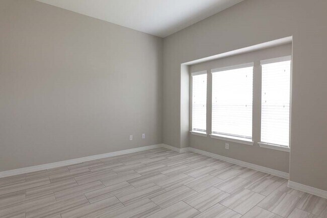Building Photo - 22138 Grand Mist Dr