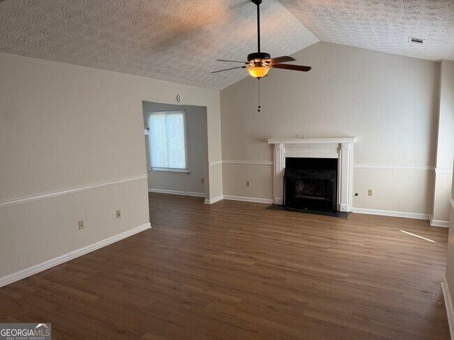 Building Photo - 1819 Cres Hill Dr NW