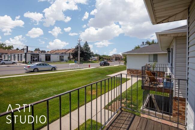 Building Photo - Two-bedroom Apartment in Murray!