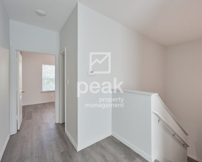 Building Photo - $1500! BEAUTIFUL 2 Bedroom Free application through 8/10! See information in description!