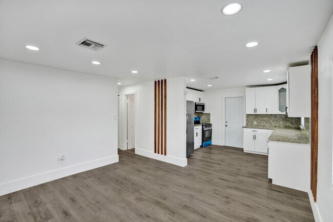 Building Photo - 1510 S 23rd Ave
