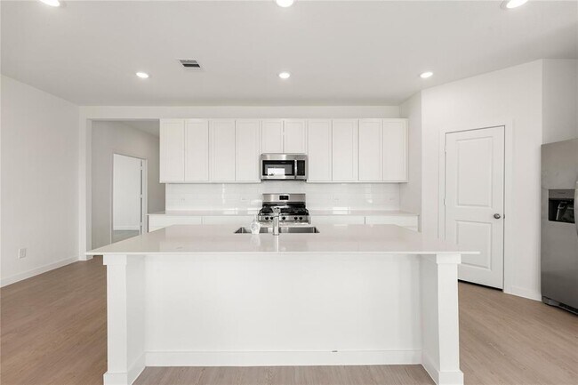 Building Photo - 13505 Harbor Pt Dr