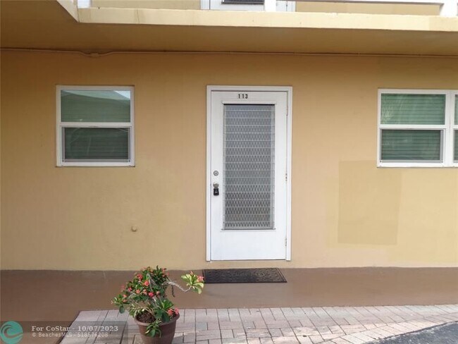 Building Photo - 4200 Crystal Lake Dr