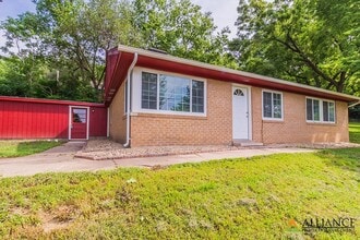 Building Photo - Close to Aggieville & K-State! **Lease from 8/7/26-7/31/27 ONLY!!**