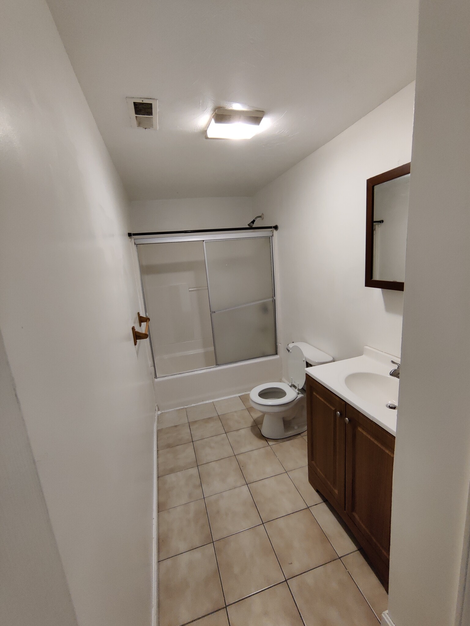 Upstairs full bathroom - 235-2 Columbia Rd