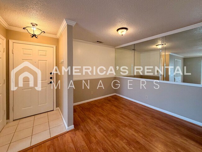 Building Photo - Inverness Area Living: Utilities Included plus Pool Access