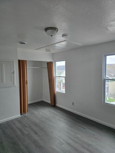 Bedroom - 1508 Woodmont Ave