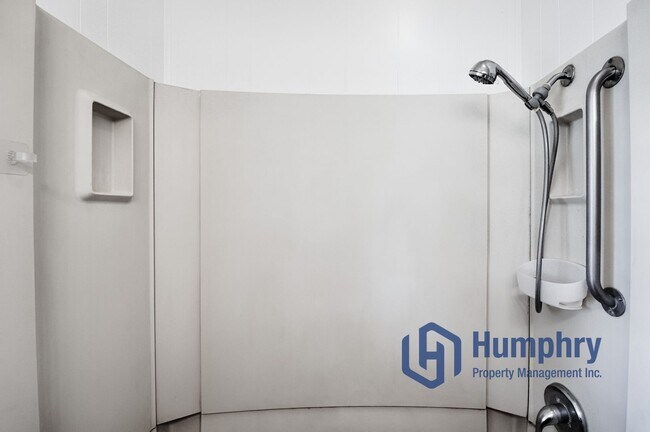 Building Photo - Charming home within walking distance to the greenbelt.