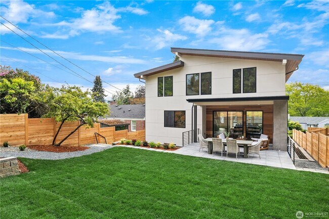 Building Photo - 3606 32nd Ave W
