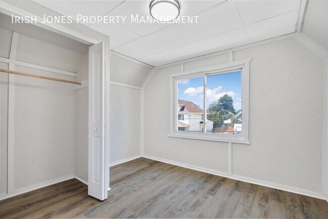 Building Photo - 313 Fenton St