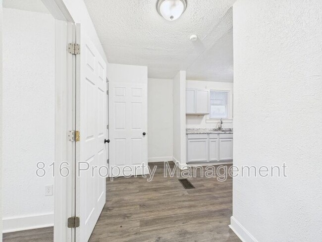 Building Photo - 1513 Rowland Ave