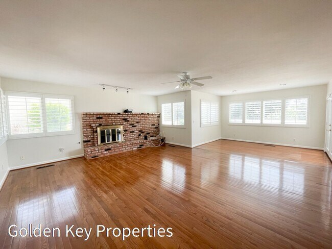 Building Photo - Beautiful ocean-view home located in the h...