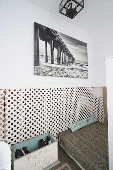 Building Photo - 9505 Monmouth Ave