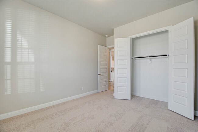 Building Photo - 6015 Marsh Lk Ct