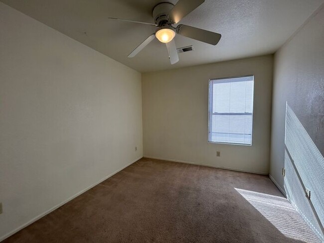 Building Photo - 5004 E Dartmouth St