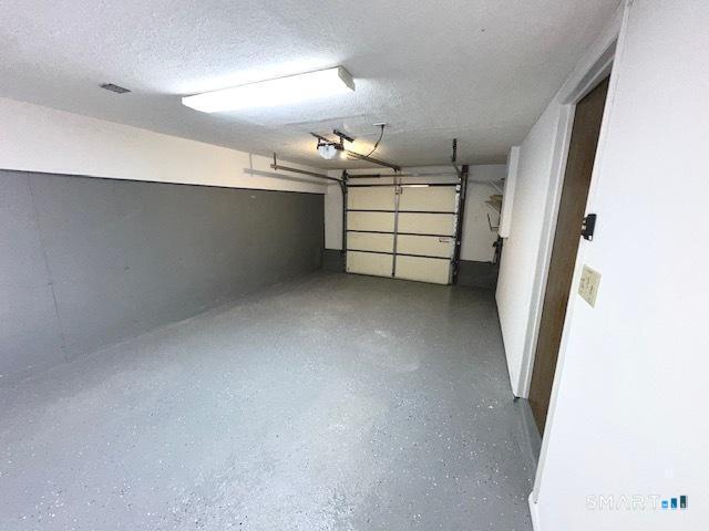 Building Photo - 97 Country Hill Rd