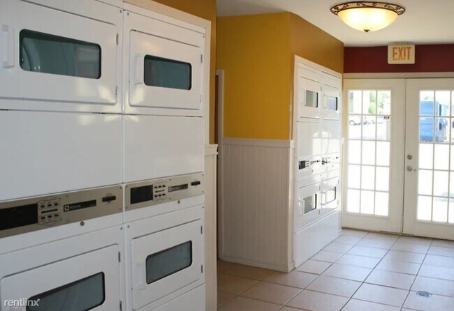 Building Photo - 2 br, 1 bath  - Fleetwood Apartments B1