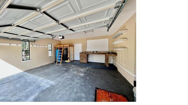 Building Photo - 1045 Hidden Hills Dr