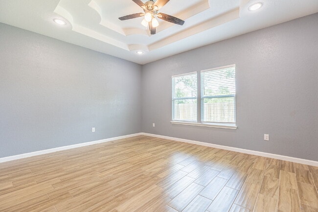 Building Photo - 479 Corliss