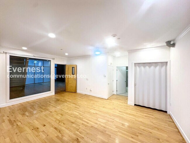 Building Photo - 2 Bed/2 Bath Condo with Underground Garage...