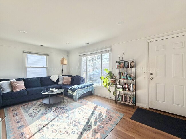 Building Photo - Fully Updated Two Bedroom with Contemporary Style and Comfort Throughout!